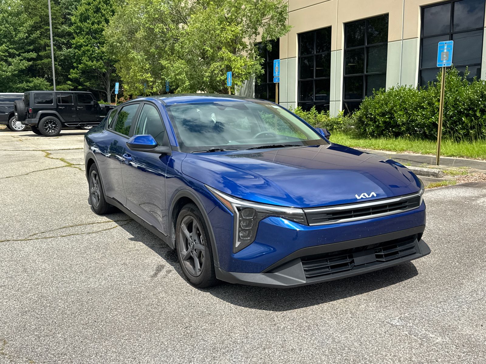 Used 2025 Blue Kia LXS image 3