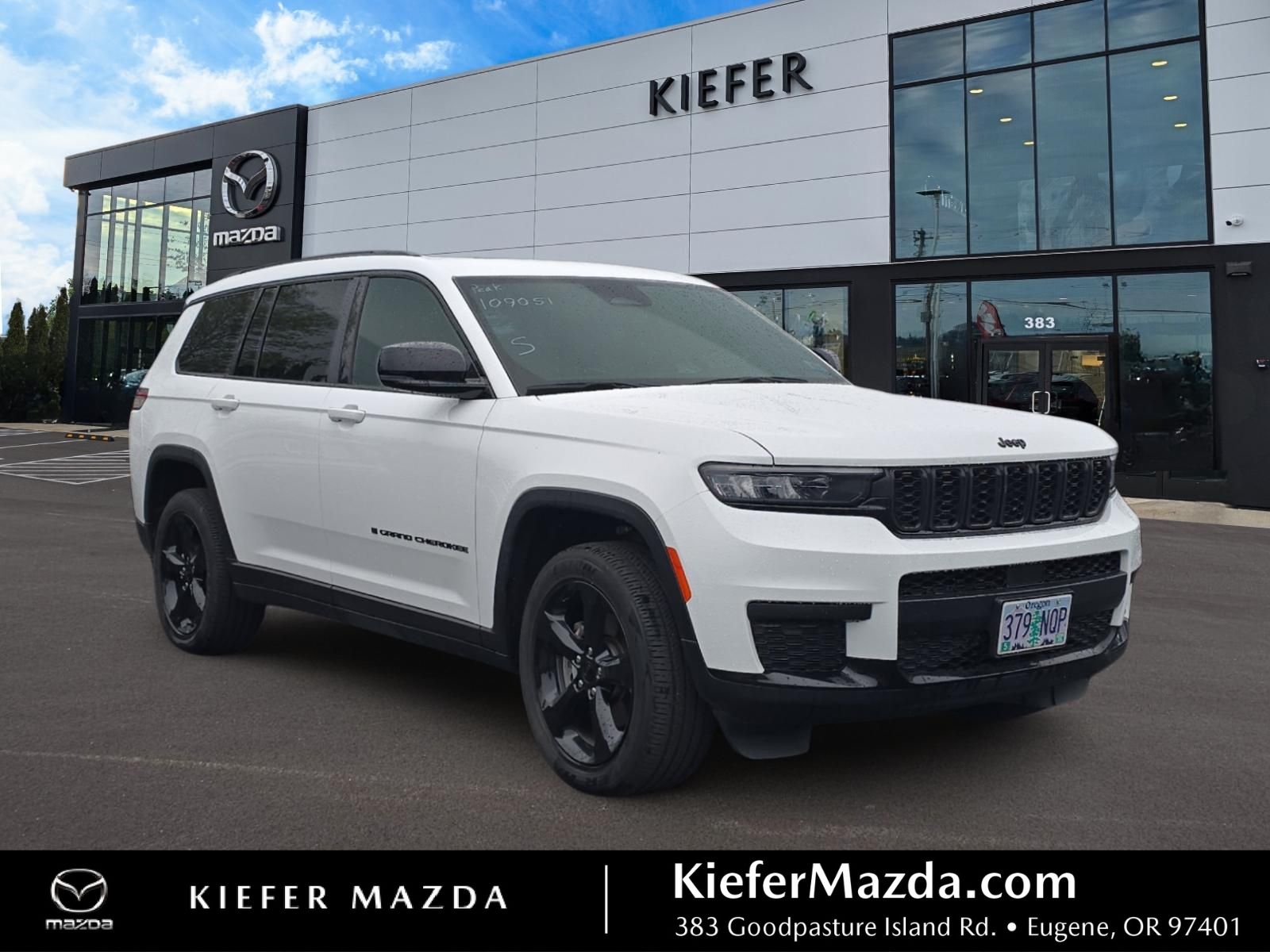Bright White Clearcoat 2024 Jeep Grand Cherokee L Altitude X 4WD SUV / Crossover Four-Wheel Drive 8-Speed Automatic