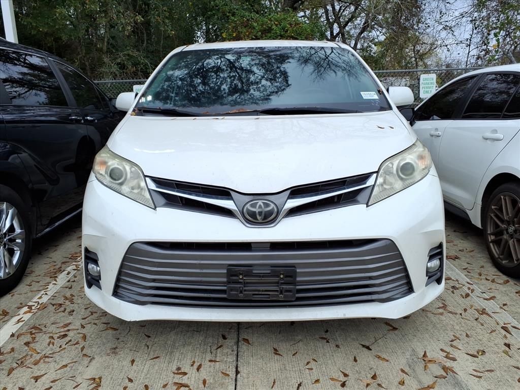 2020 Toyota Sienna XLE White at Community Toyota