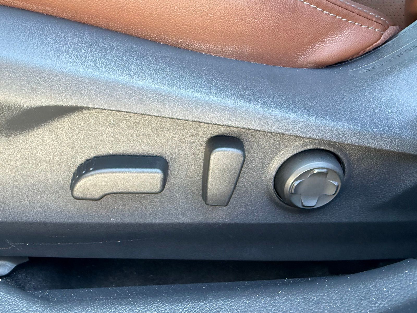 Used 2025 White Subaru Touring image 23