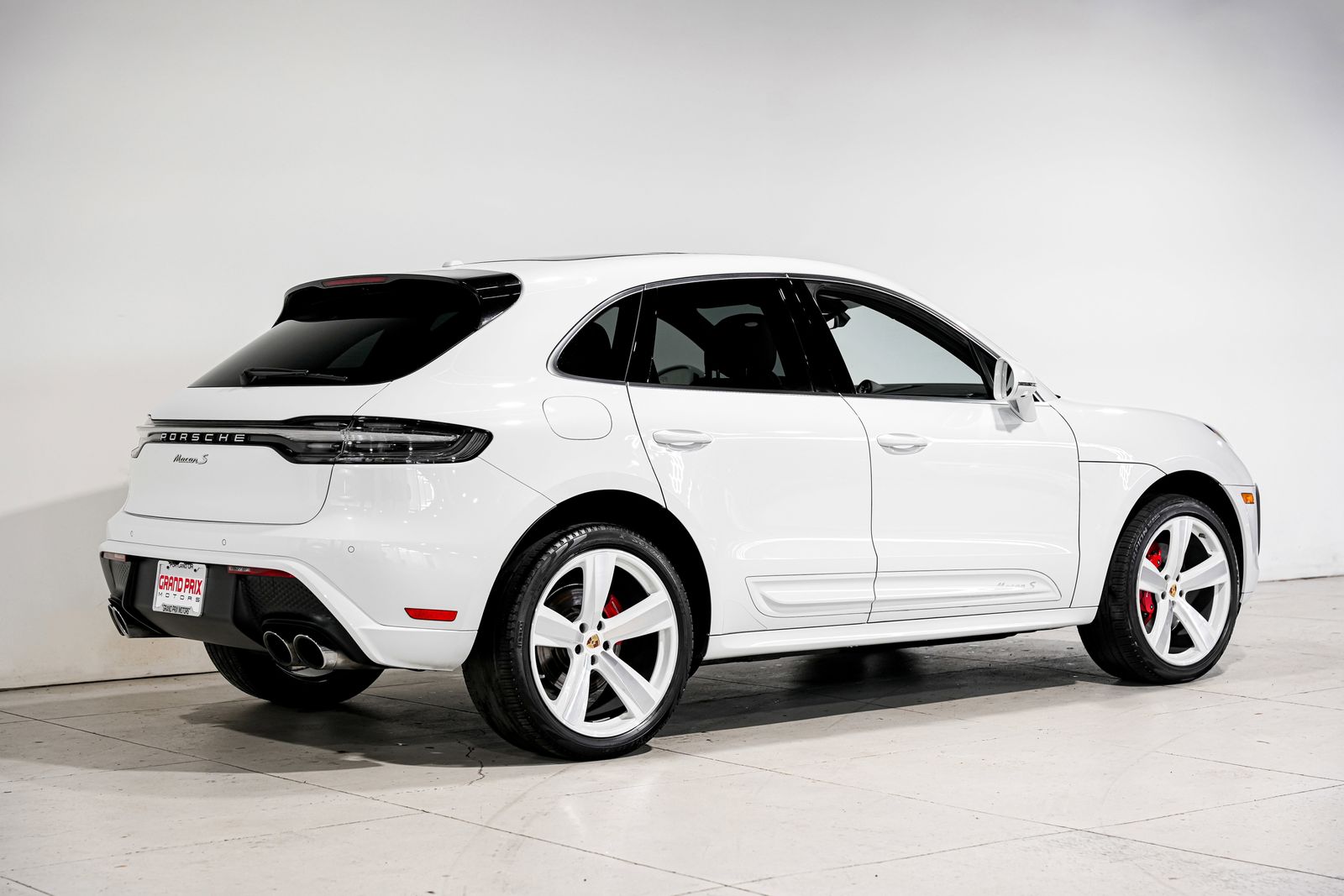 2023 Porsche Macan S — photo 2