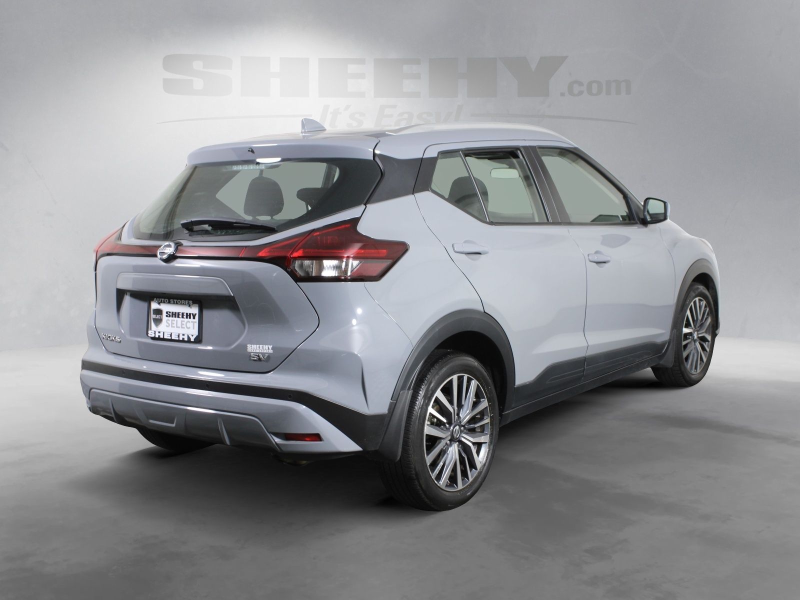Used 2021 Gray Nissan SV image 8