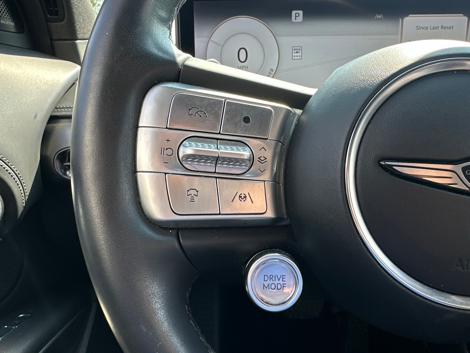 Used 2023 White Genesis Advanced image 19