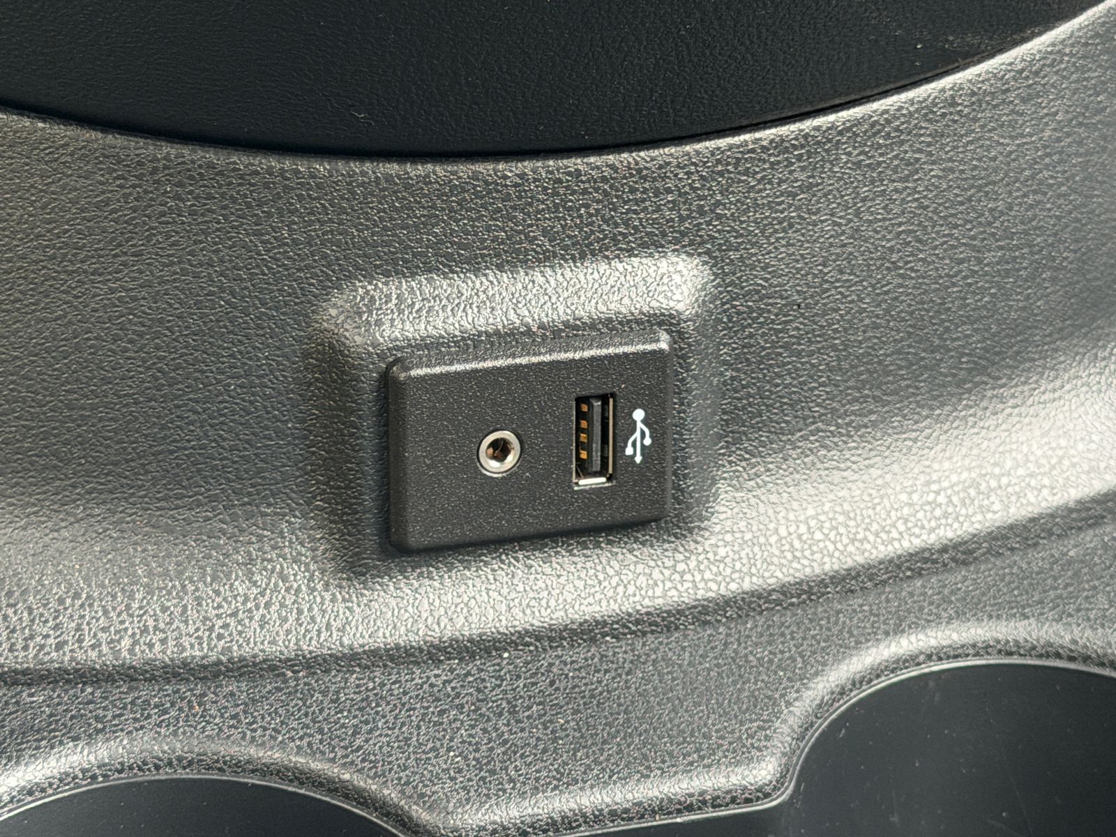 Used 2017 Khaki Nissan 1.6 SV image 36