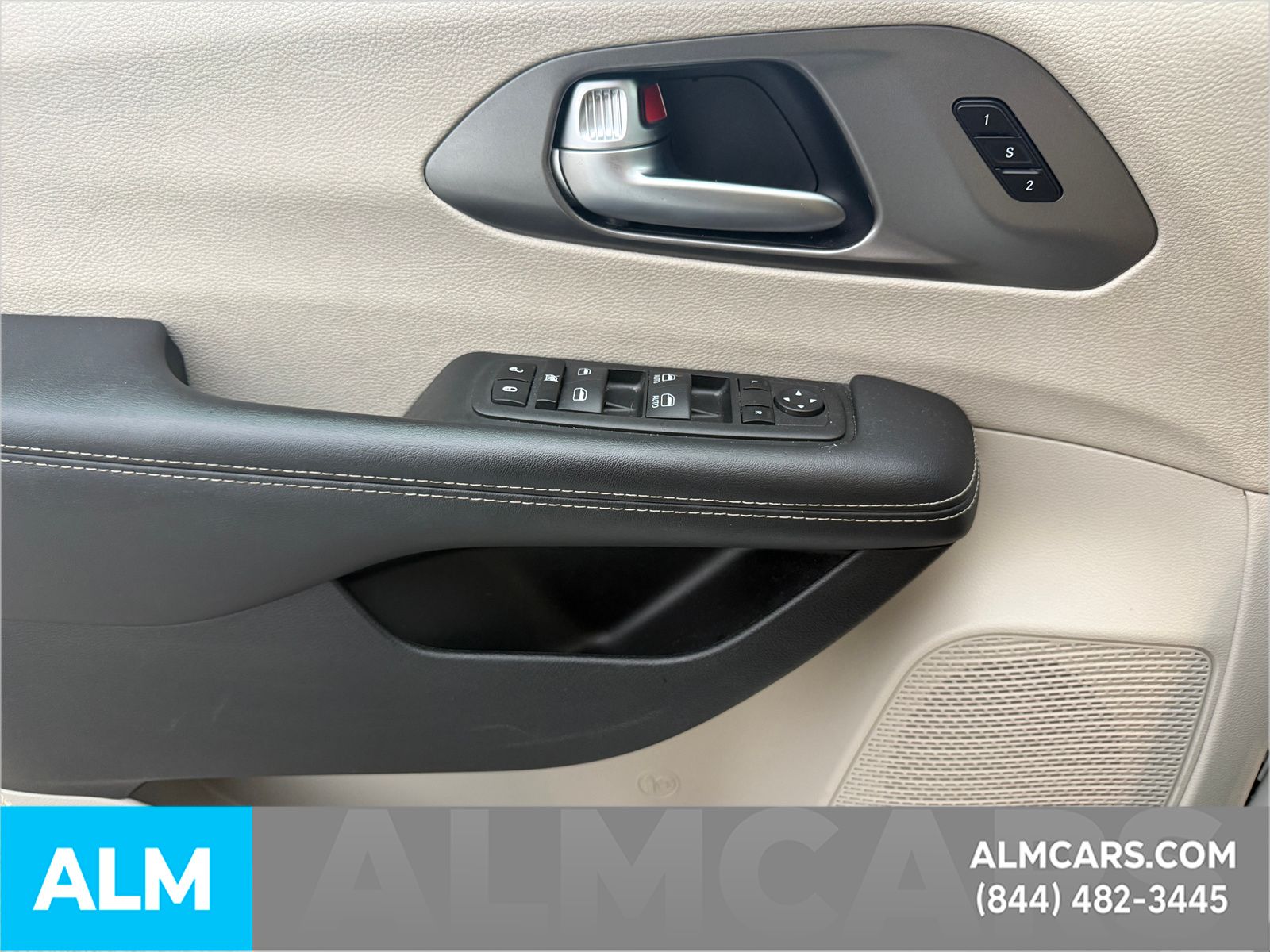 Used 2023 Bright White Clearcoat Chrysler Touring L image 26