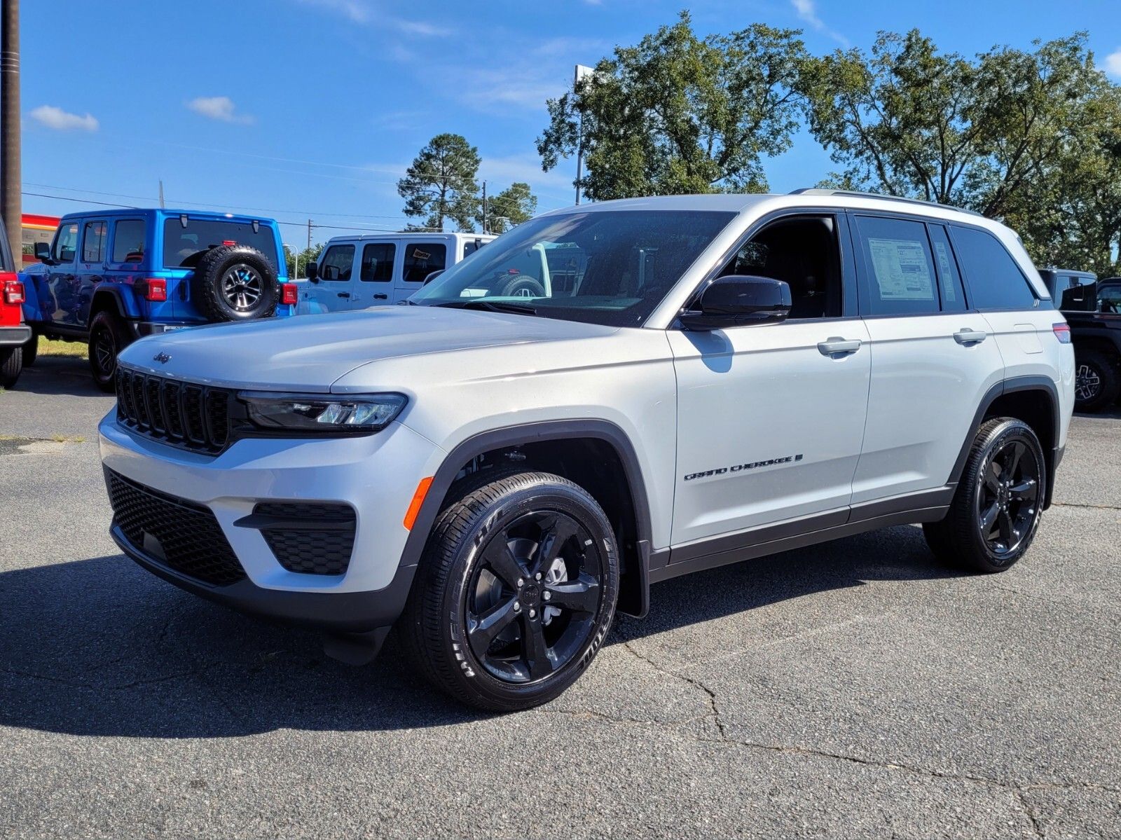 2025 Jeep Grand Cherokee Altitude's photo