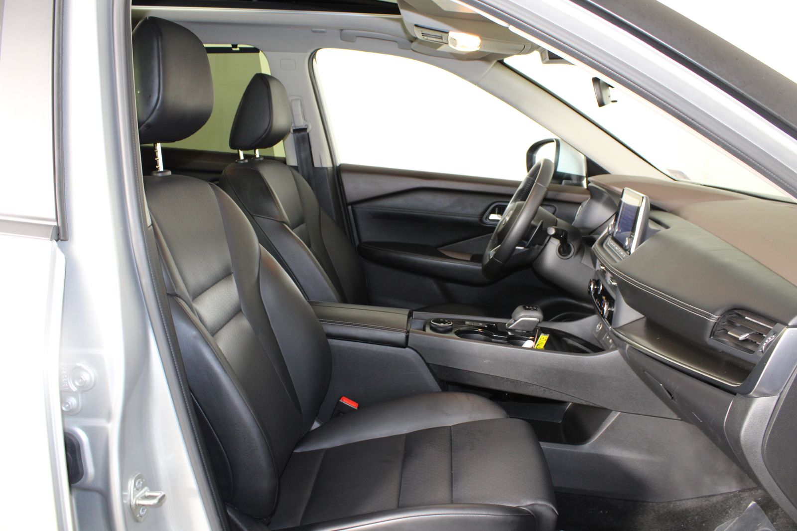 Used 2023 Silver Nissan SV image 18