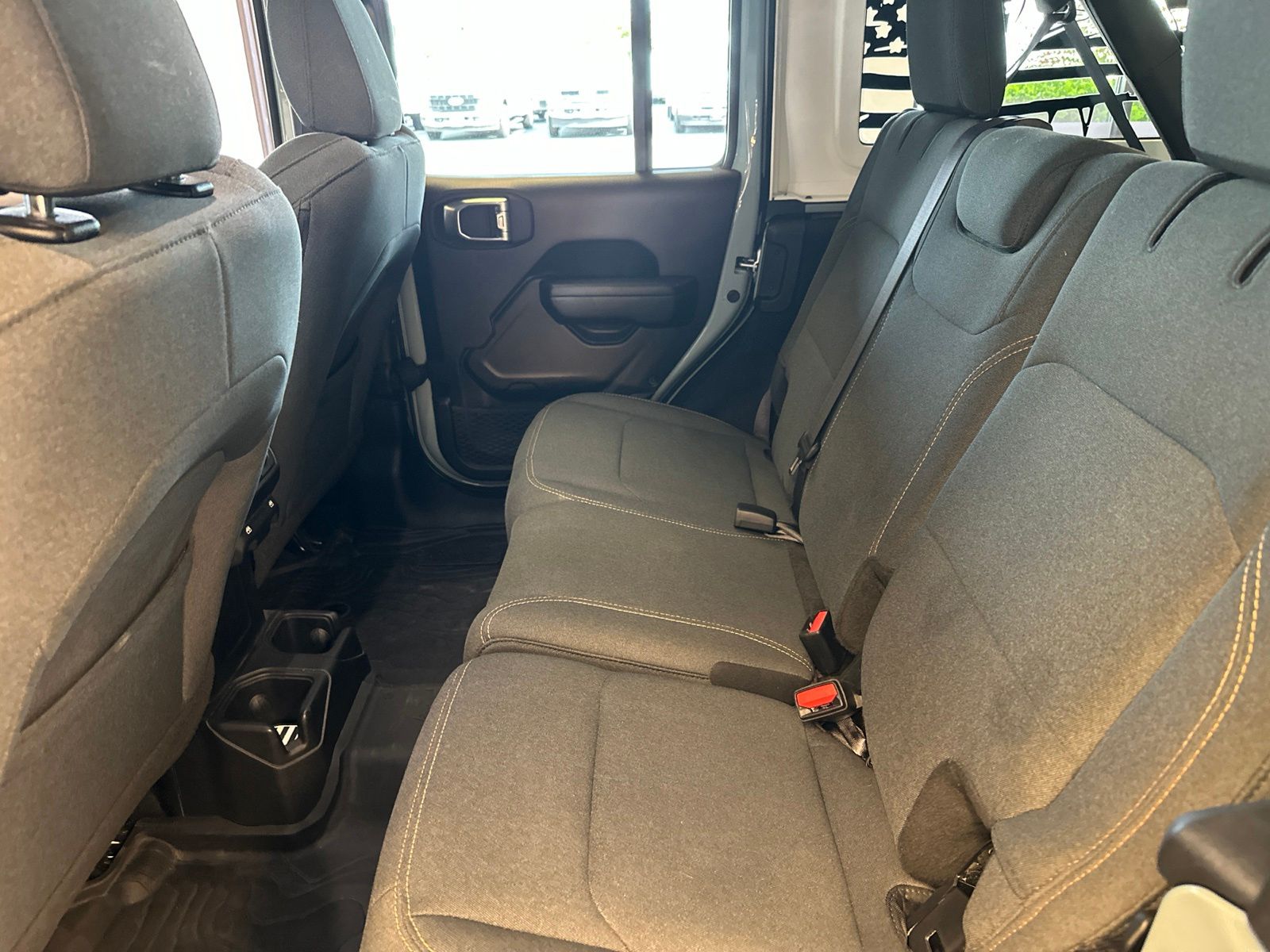 Used 2024 Earl Clearcoat Jeep Sport S image 7
