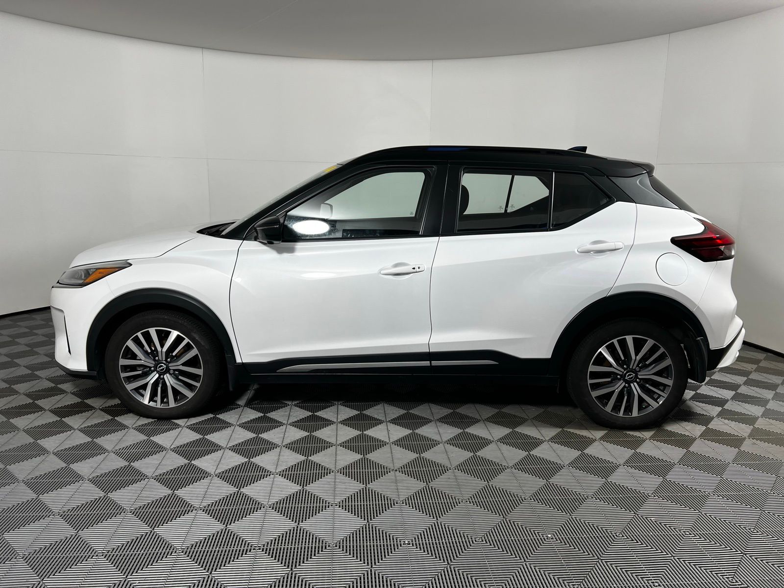 Thumbnail: 2023 Nissan Kicks - 8