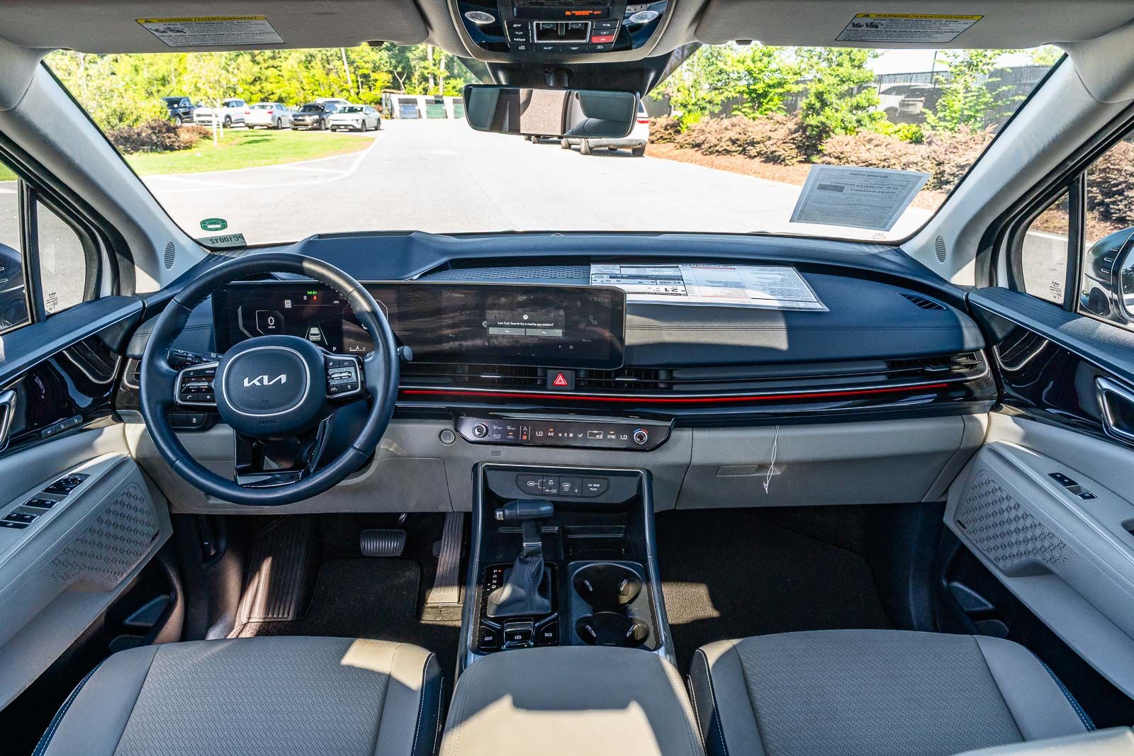 Used 2025 Kia Carnival Van