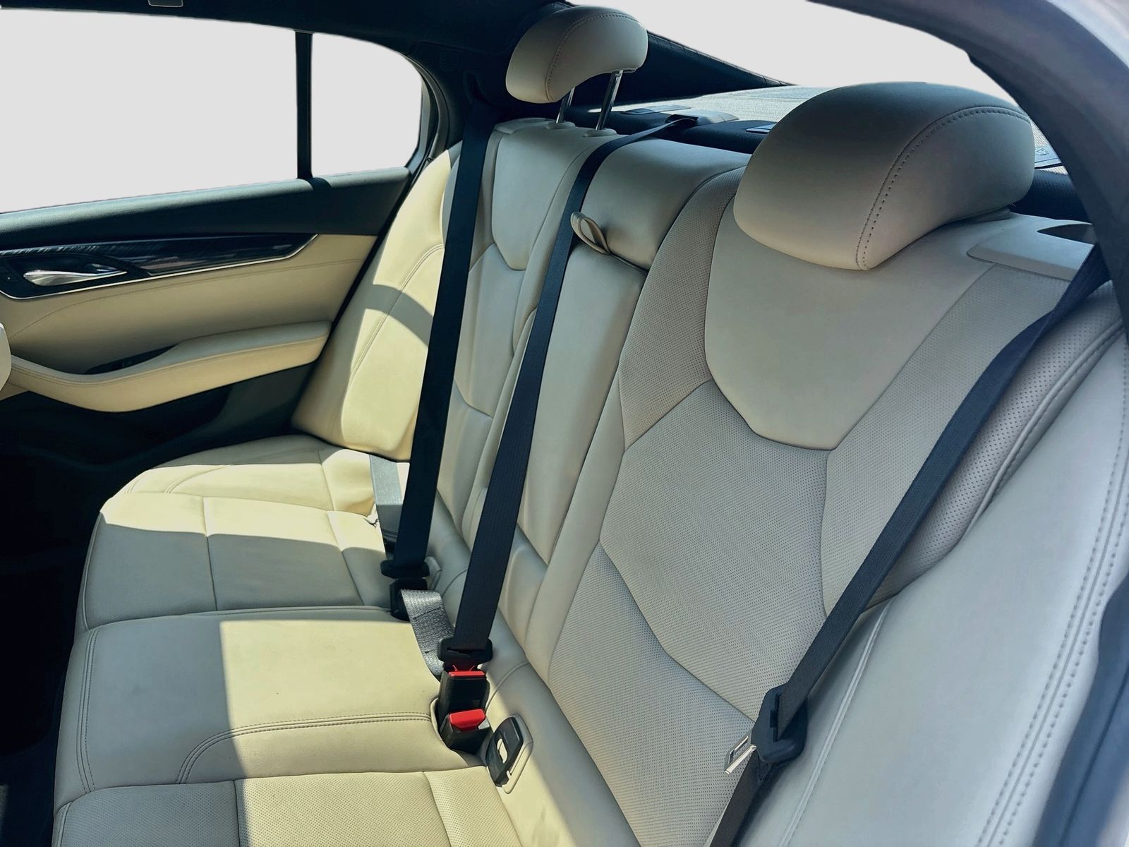 Used 2024 White Cadillac Premium Luxury image 24