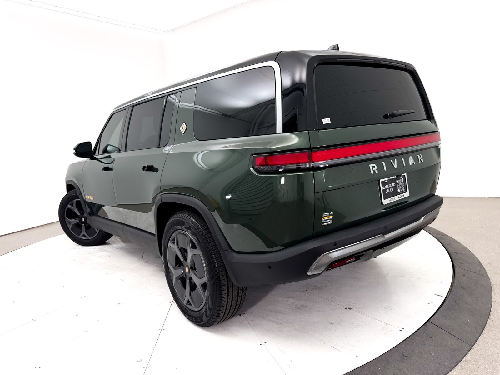 Used 2024 Rivian R1S Adventure with VIN 7PDSGABA4RN033964 for sale in Scottsdale, AZ