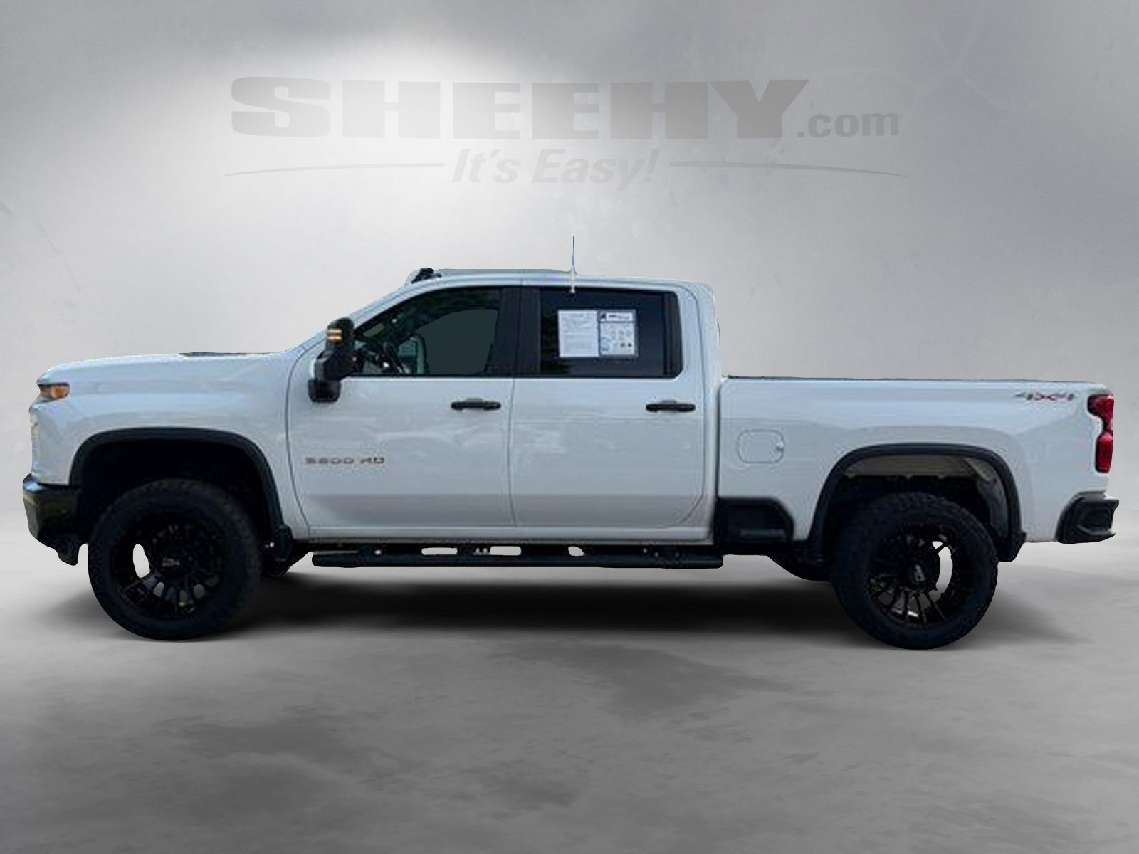 Used 2022 Summit White Chevrolet Custom image 16