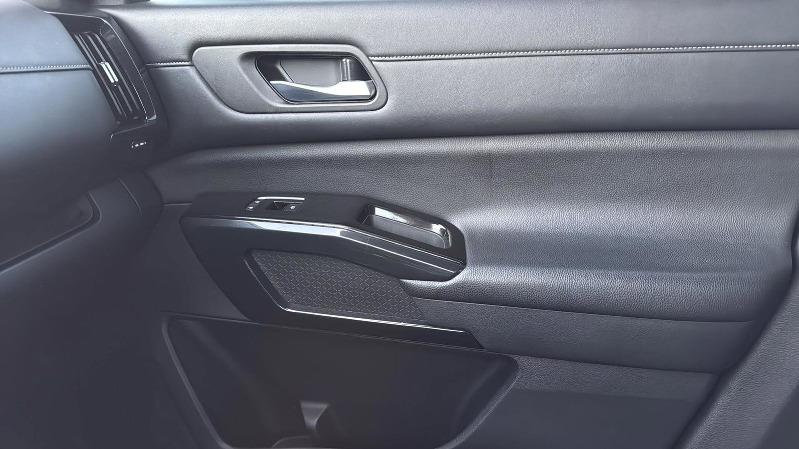 Used Car 2022 Nissan Pathfinder  Sv For Sale Under $25,000 In Austin, Texas