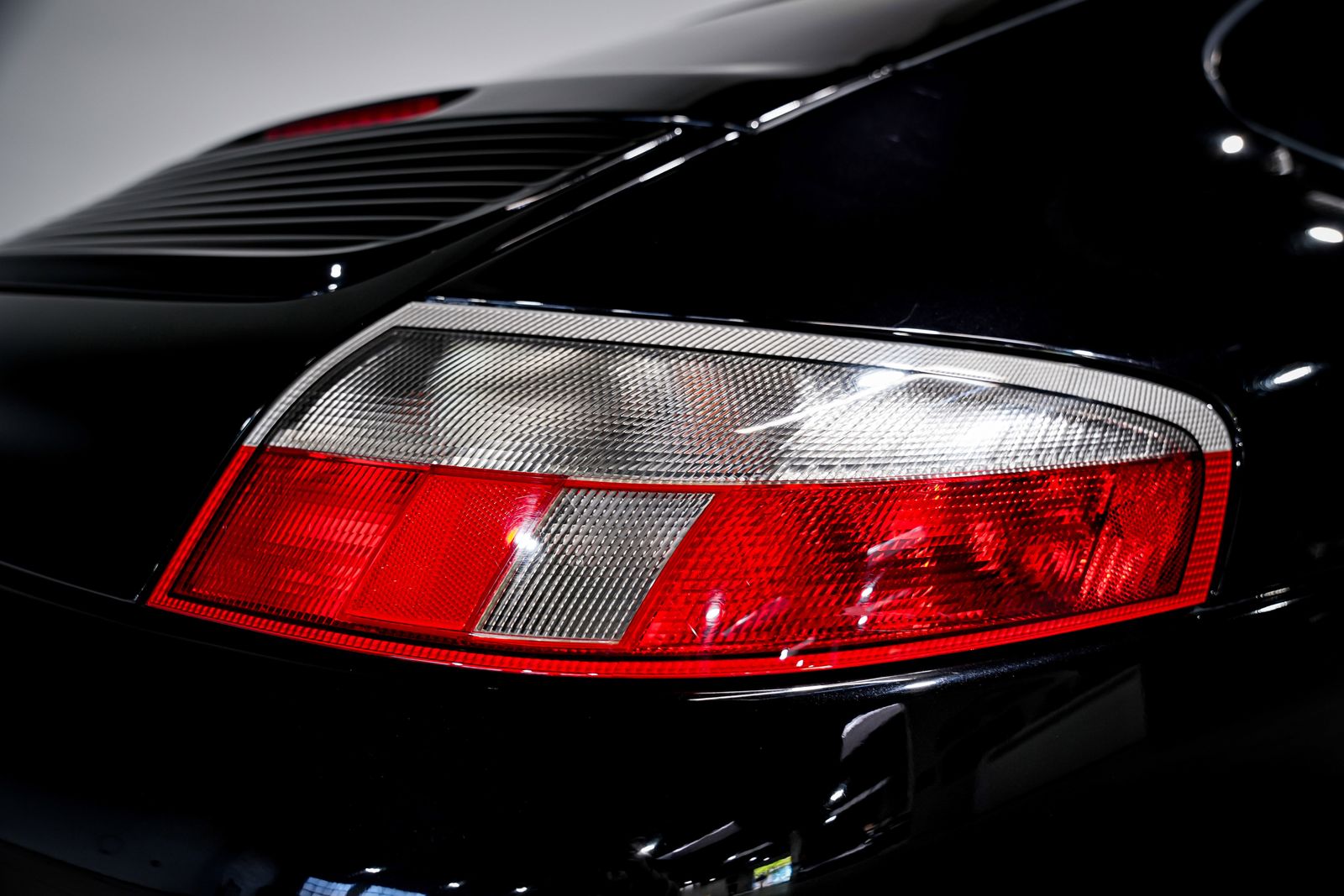 2004 Porsche 911 Carrera — photo 33