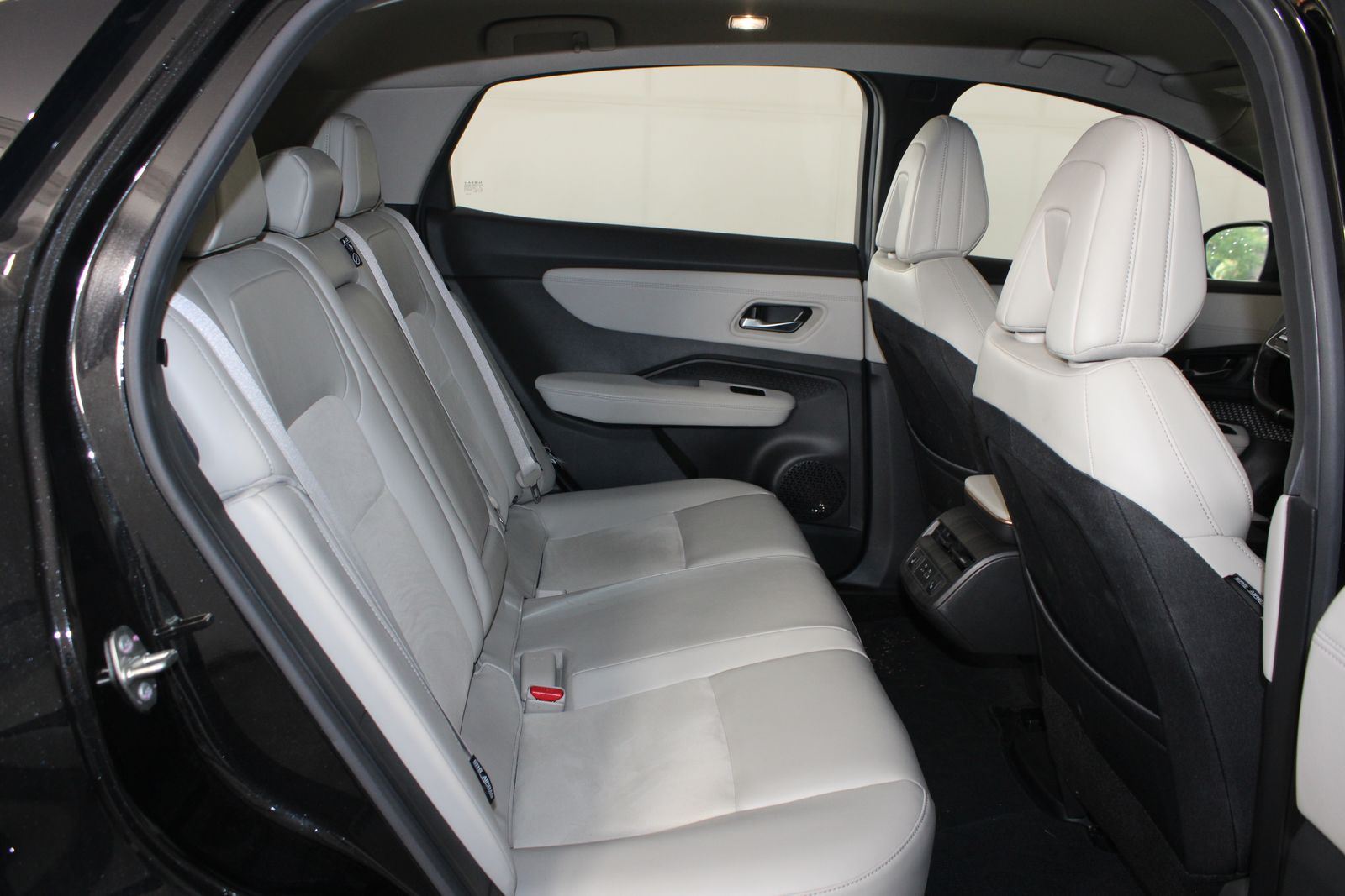 Used 2023 Black Nissan ENGAGE image 24
