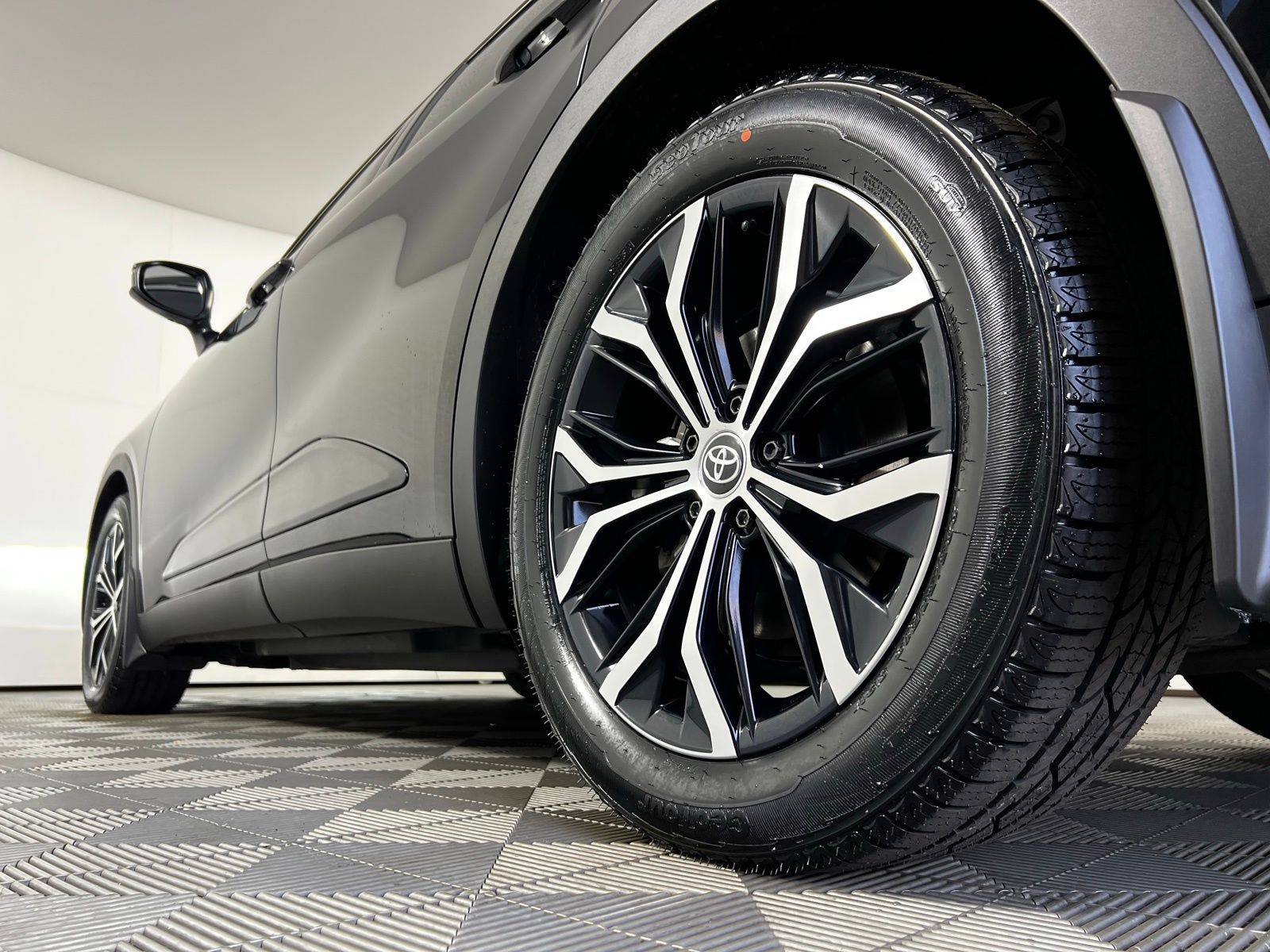 Thumbnail: 2023 Toyota Crown - 25