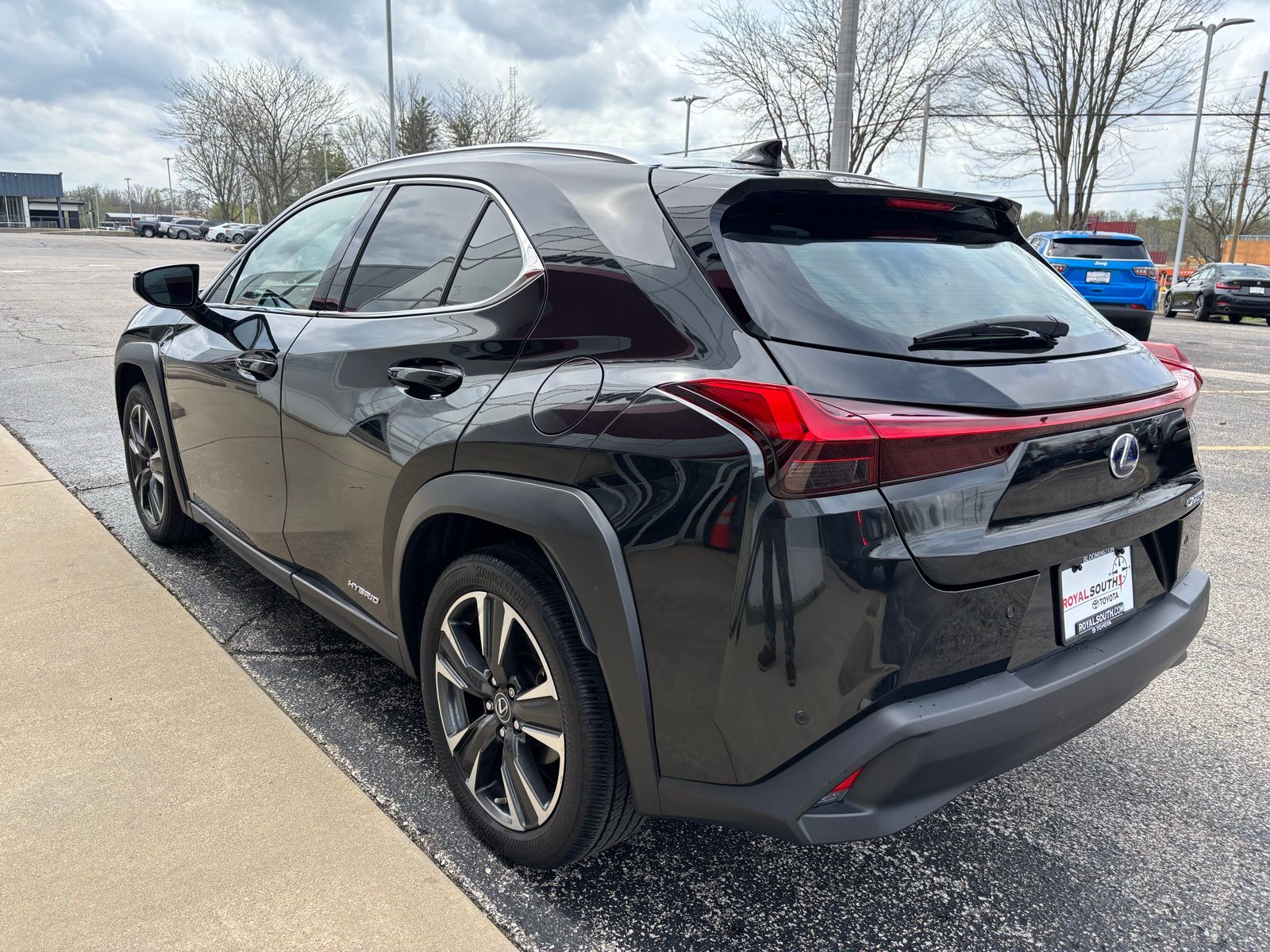 View vehicle photo 5