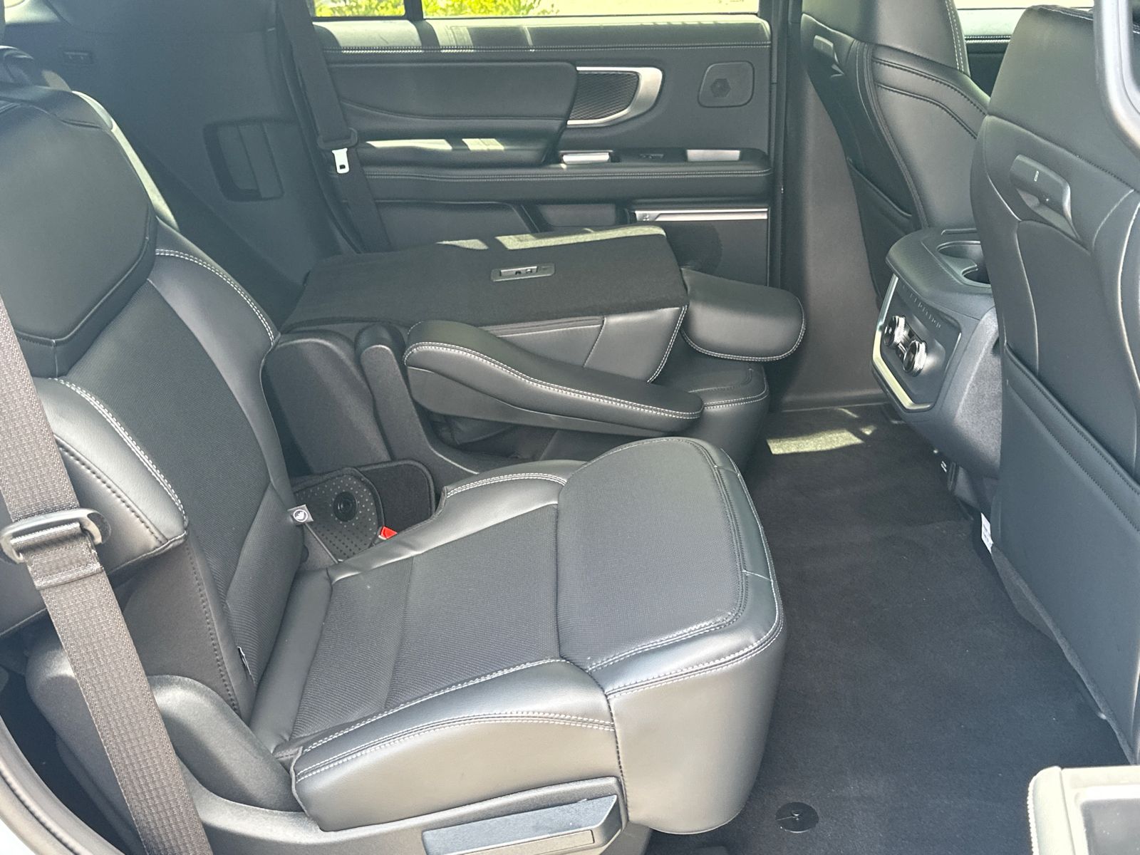 New 2026 Glacier Gray Metallic Tri-Coat Ford Platinum® image 16