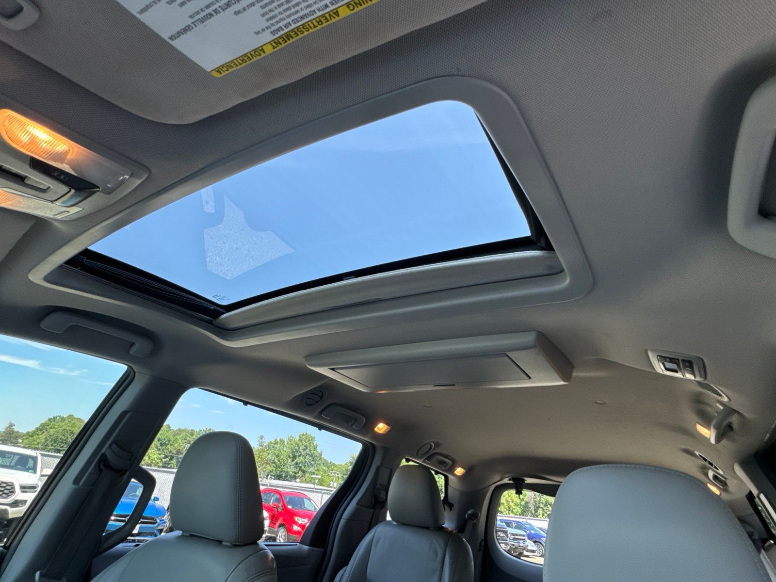Used 2015 Shoreline Mist Toyota XLE Premium image 9