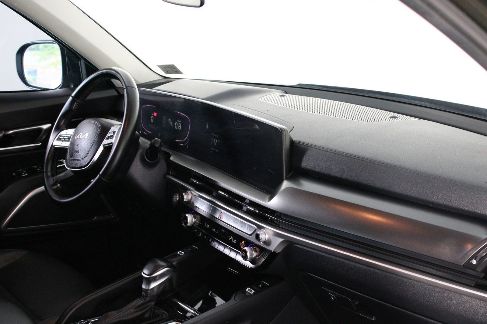 Used 2023 Green Kia S image 3