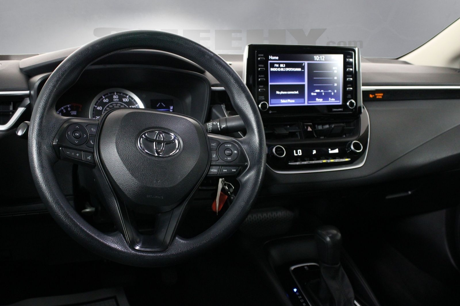 Used 2021  Toyota LE image 3