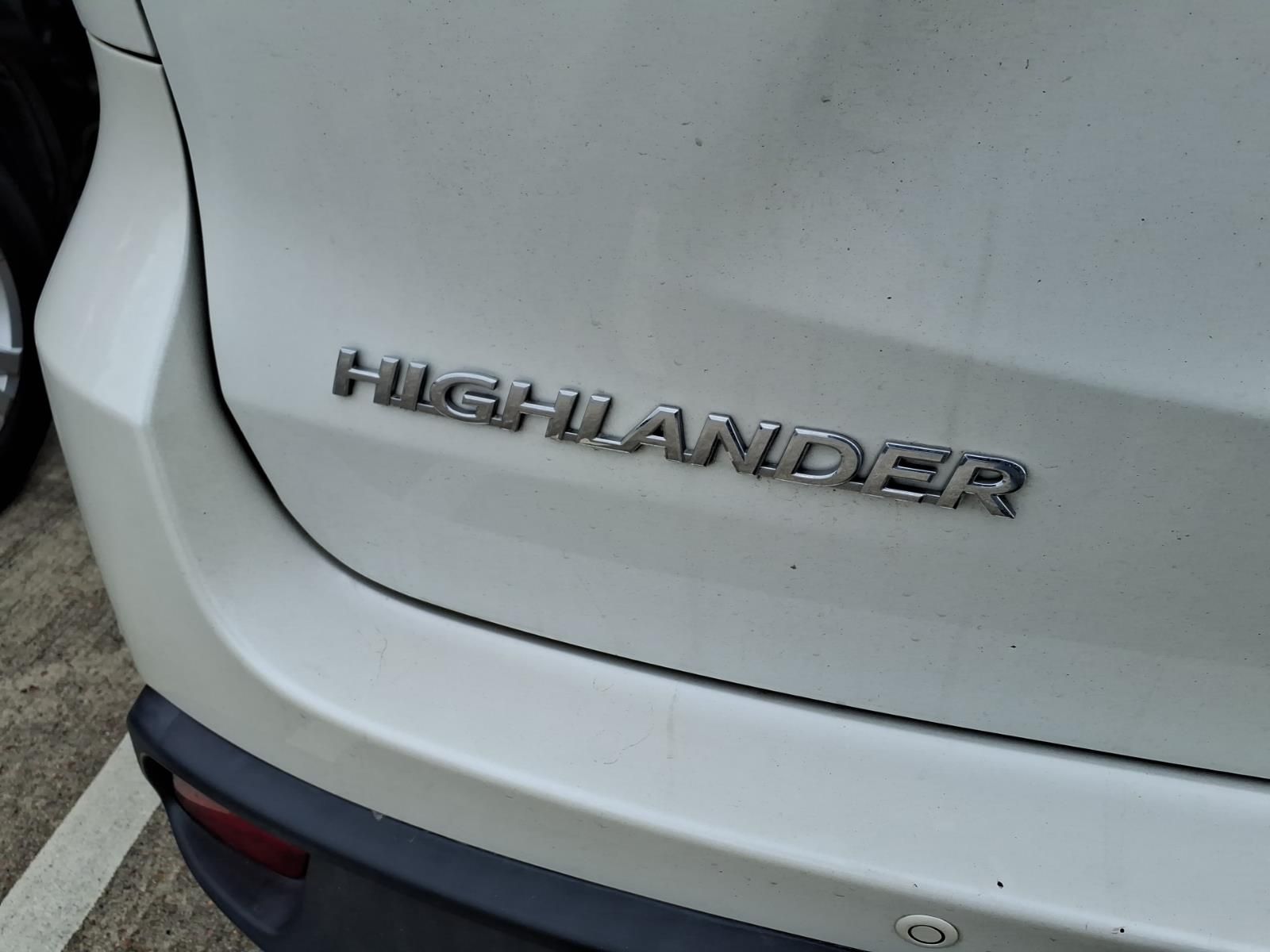 2016 Toyota Highlander Limited White at Community Honda
