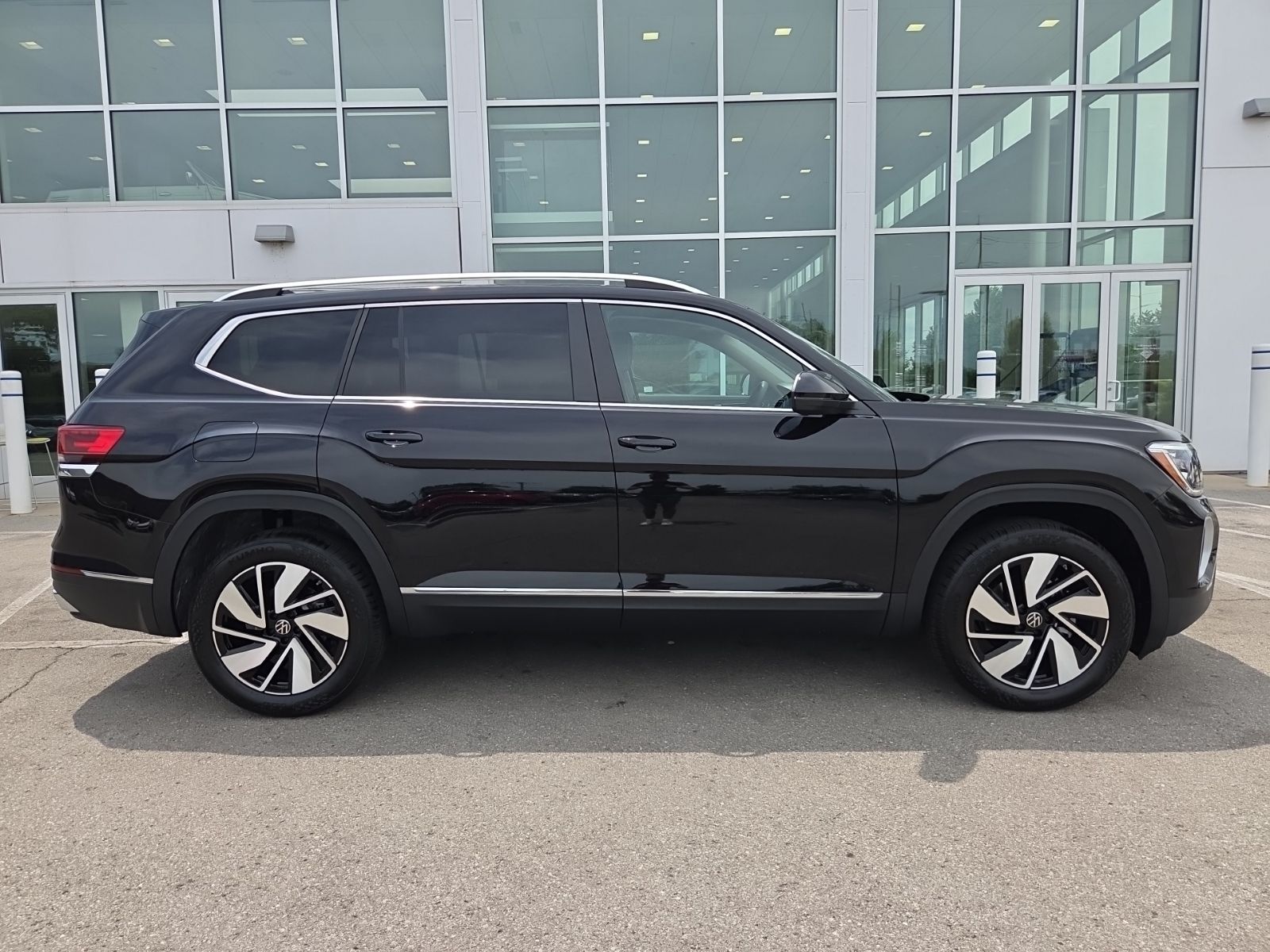 new 2026 Volkswagen Atlas car, priced at $48,738