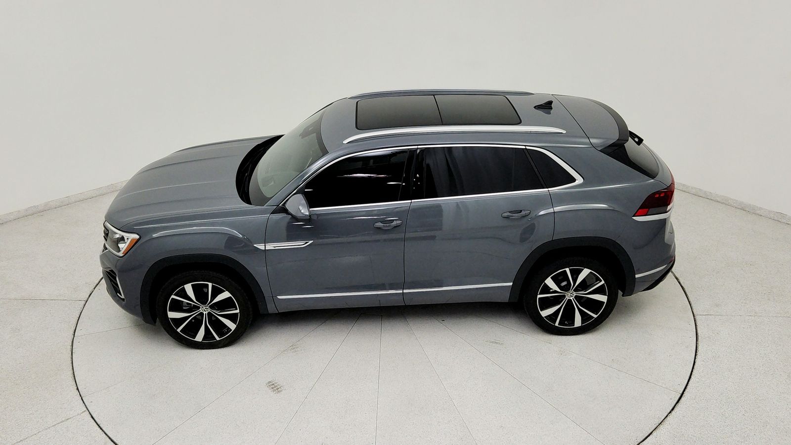 Used 2025 Gray Volkswagen 2.0T SEL Premium R-Line image 17
