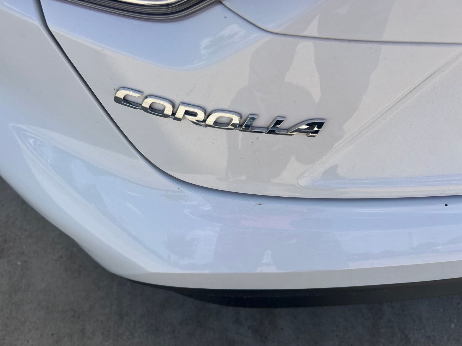 Used 2024 White Toyota LE image 12