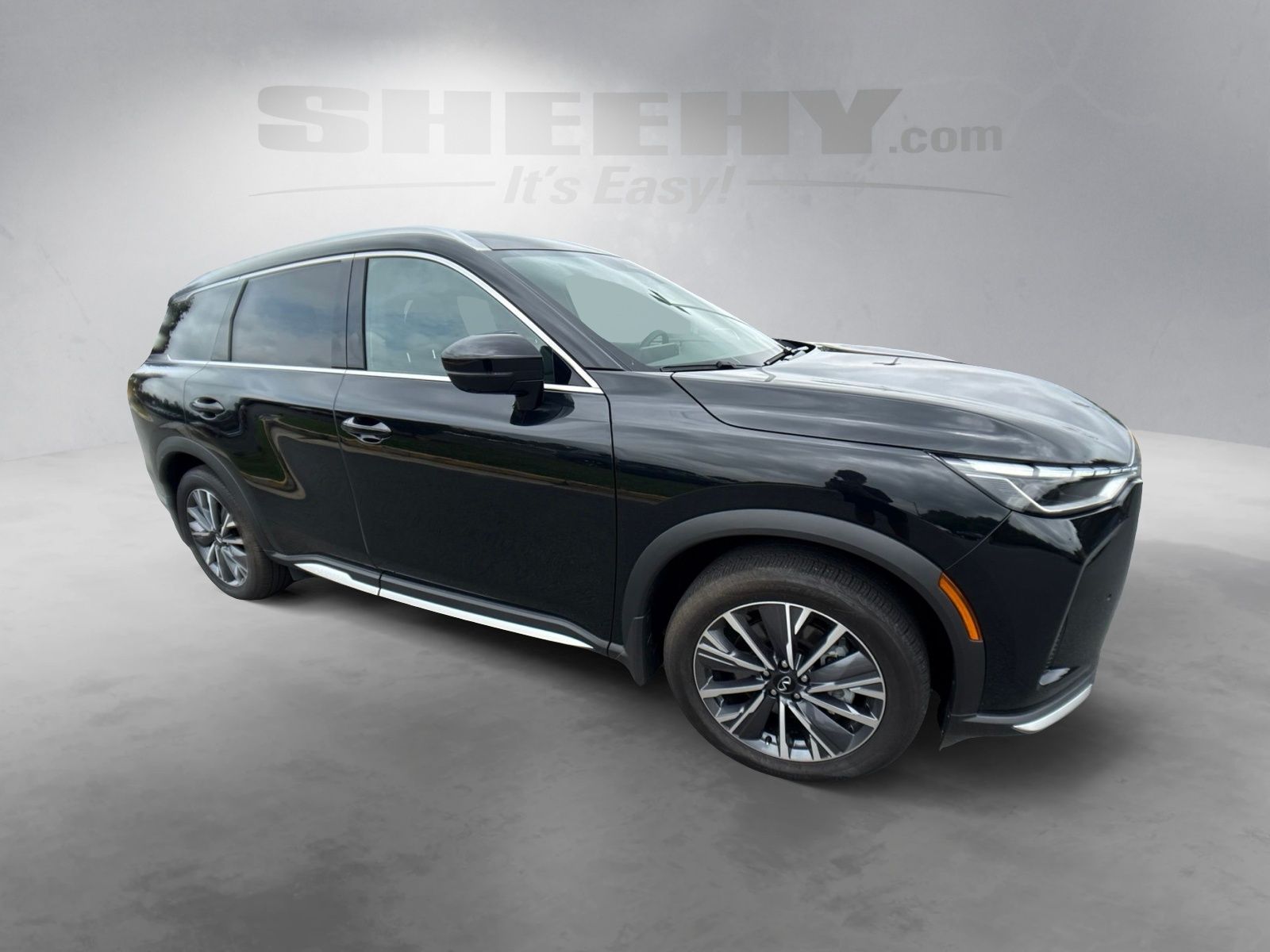 Used 2026 Black INFINITI LUXE image 2