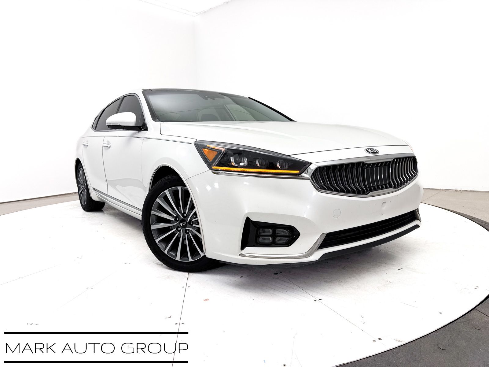 2017 Kia Cadenza Technology
