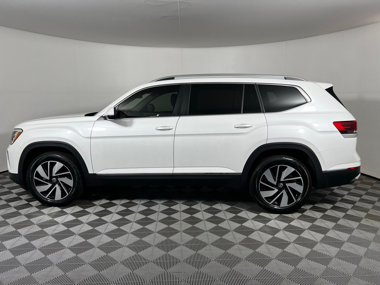 Thumbnail: 2024 Volkswagen Atlas - 8