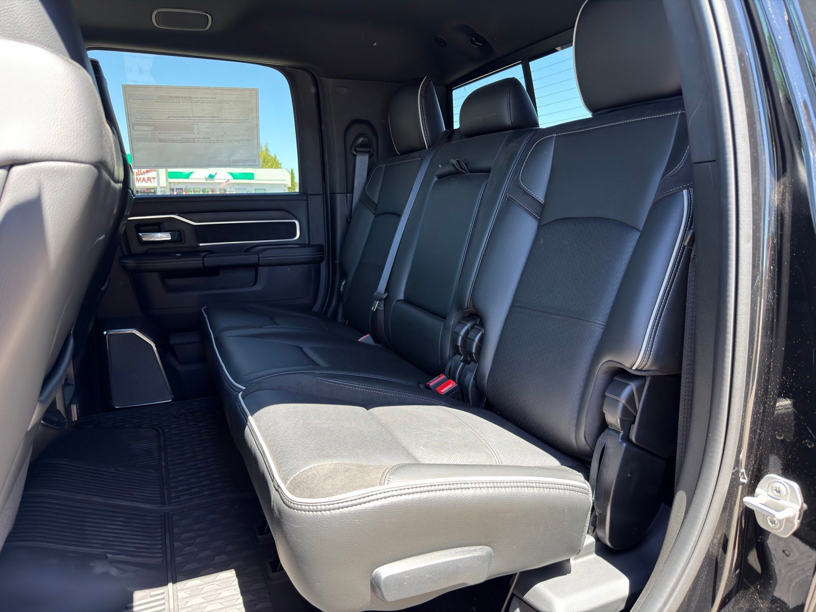 2026 RAM 3500 Laramie - Photo 30