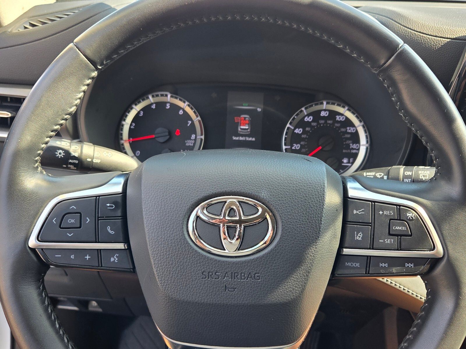 Used 2021 White Toyota LE image 26