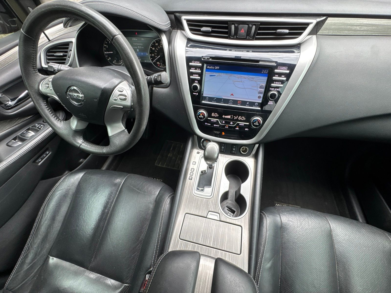 Used 2015 Cayenne Red Nissan SL image 29