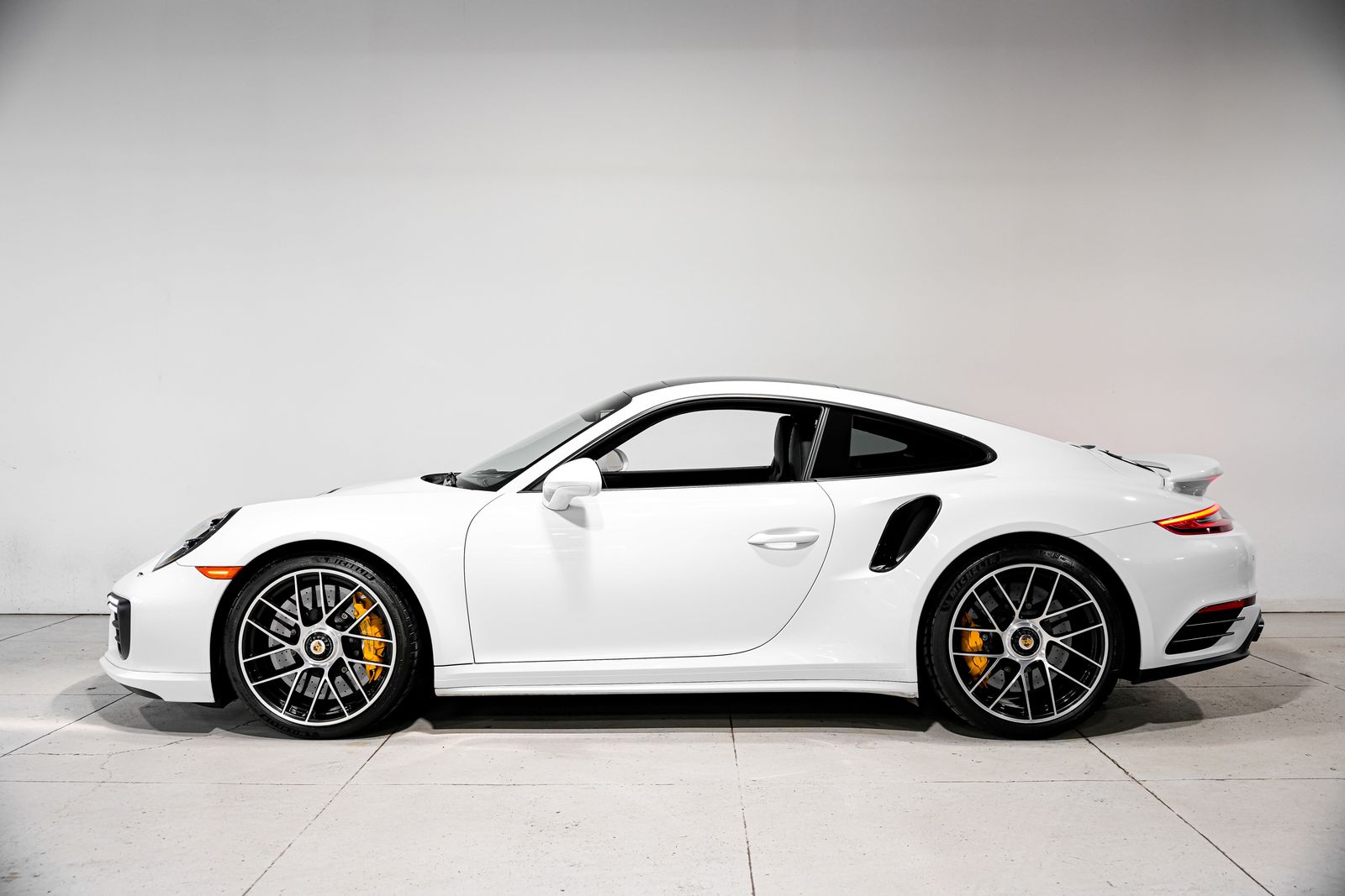2018 Porsche 911 Turbo S — photo 8