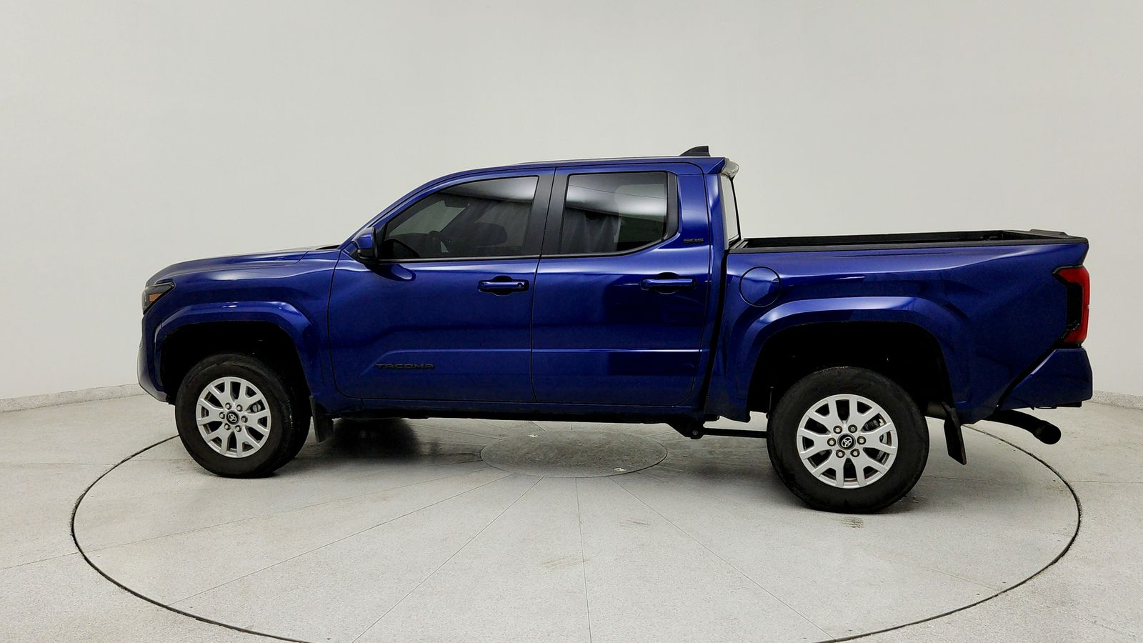 Used 2024 Blue Toyota SR5 image 4