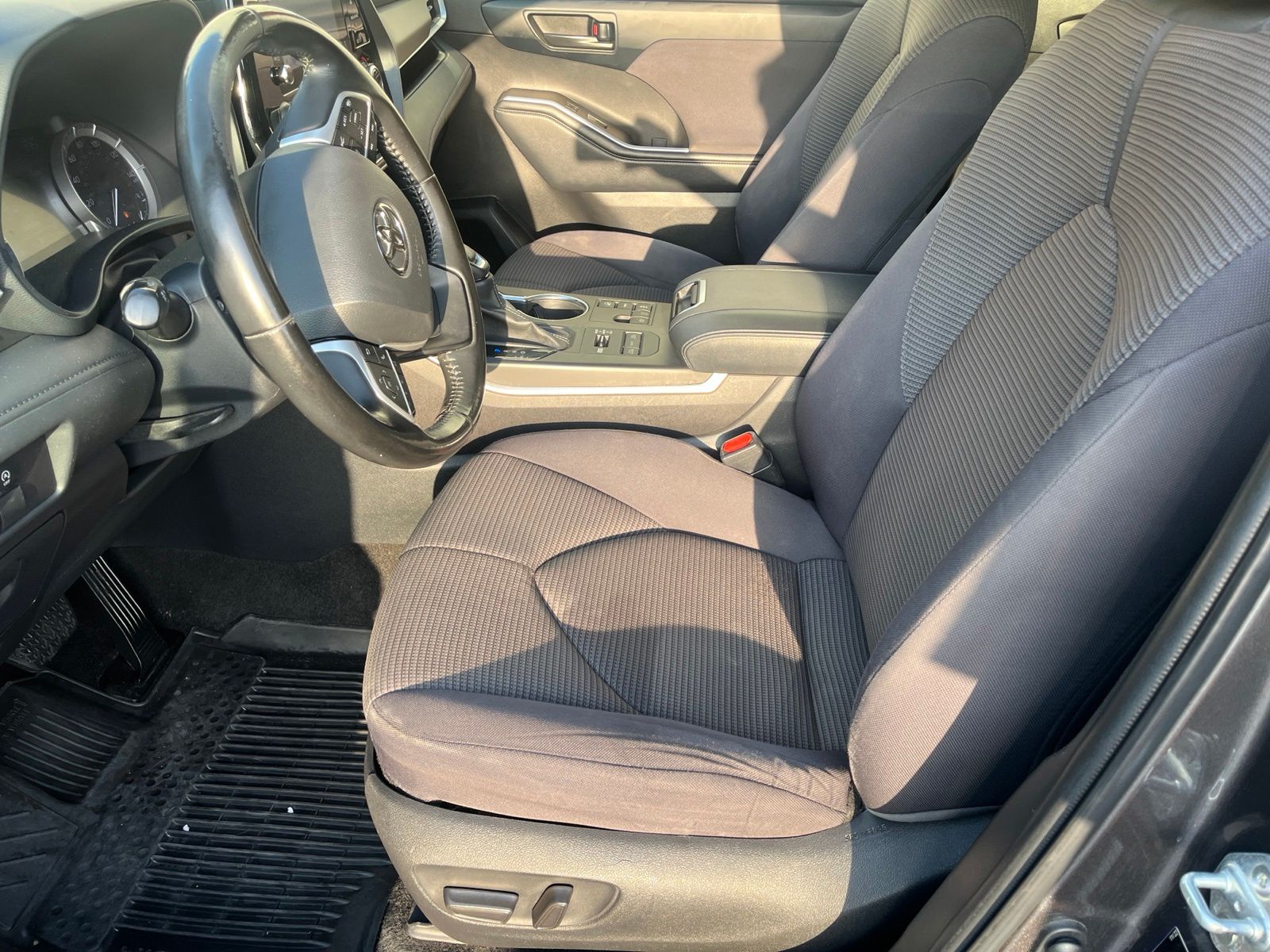 Used Car 2023 Toyota Highlander  Le For Sale Under $30,000 In Austin, Texas