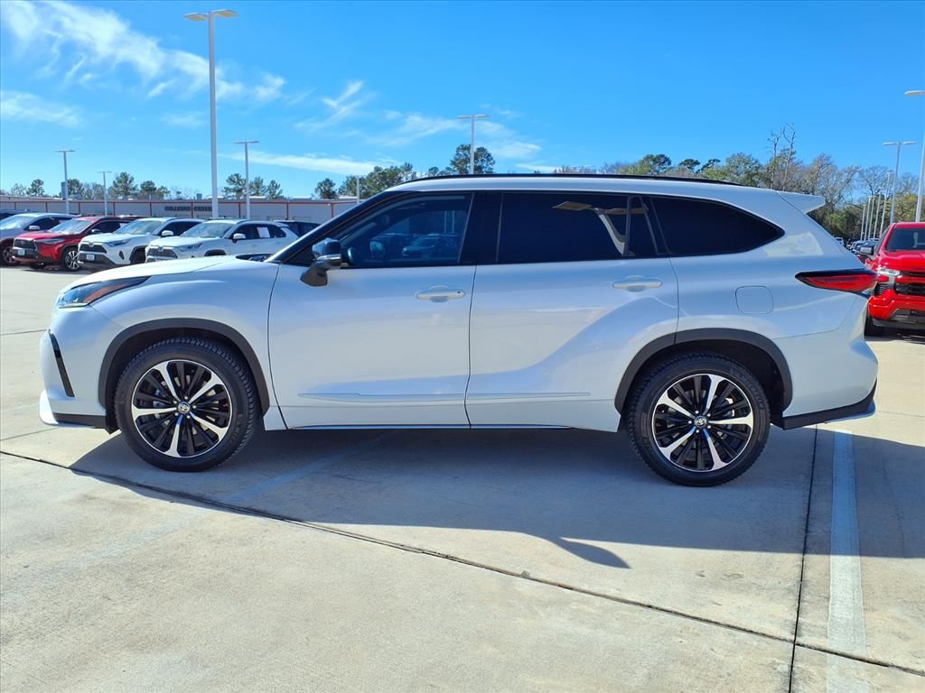 2021 Toyota Highlander XSE White at Autostrade