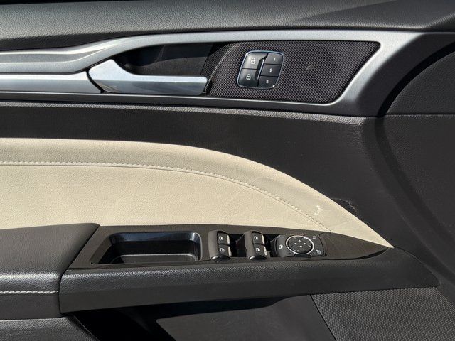 Used 2016 Oxford White Ford Titanium image 24