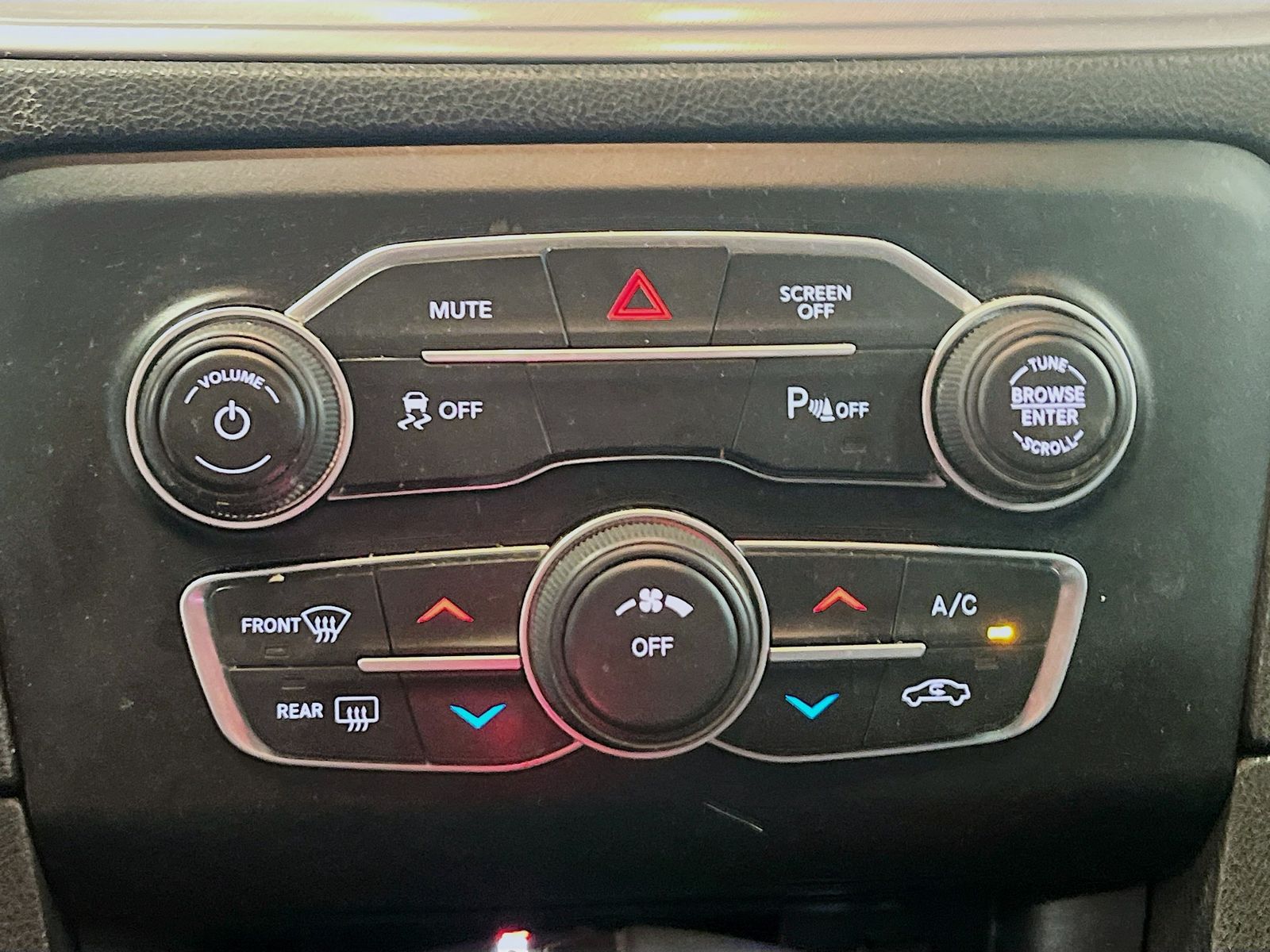 Used 2023 Black Dodge SXT image 15