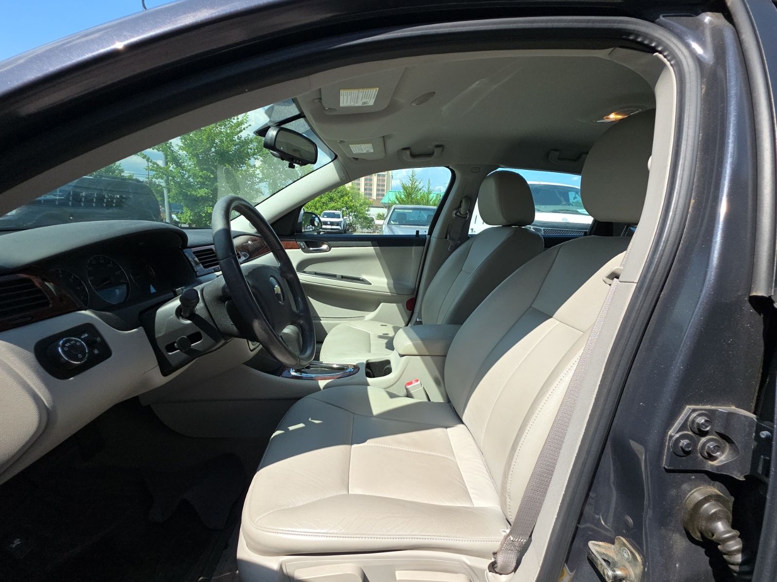 Used 2009 Gray Chevrolet LT image 7