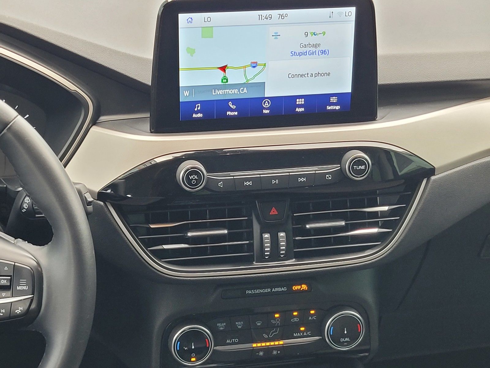 Used 2022 Black Ford SE image 15