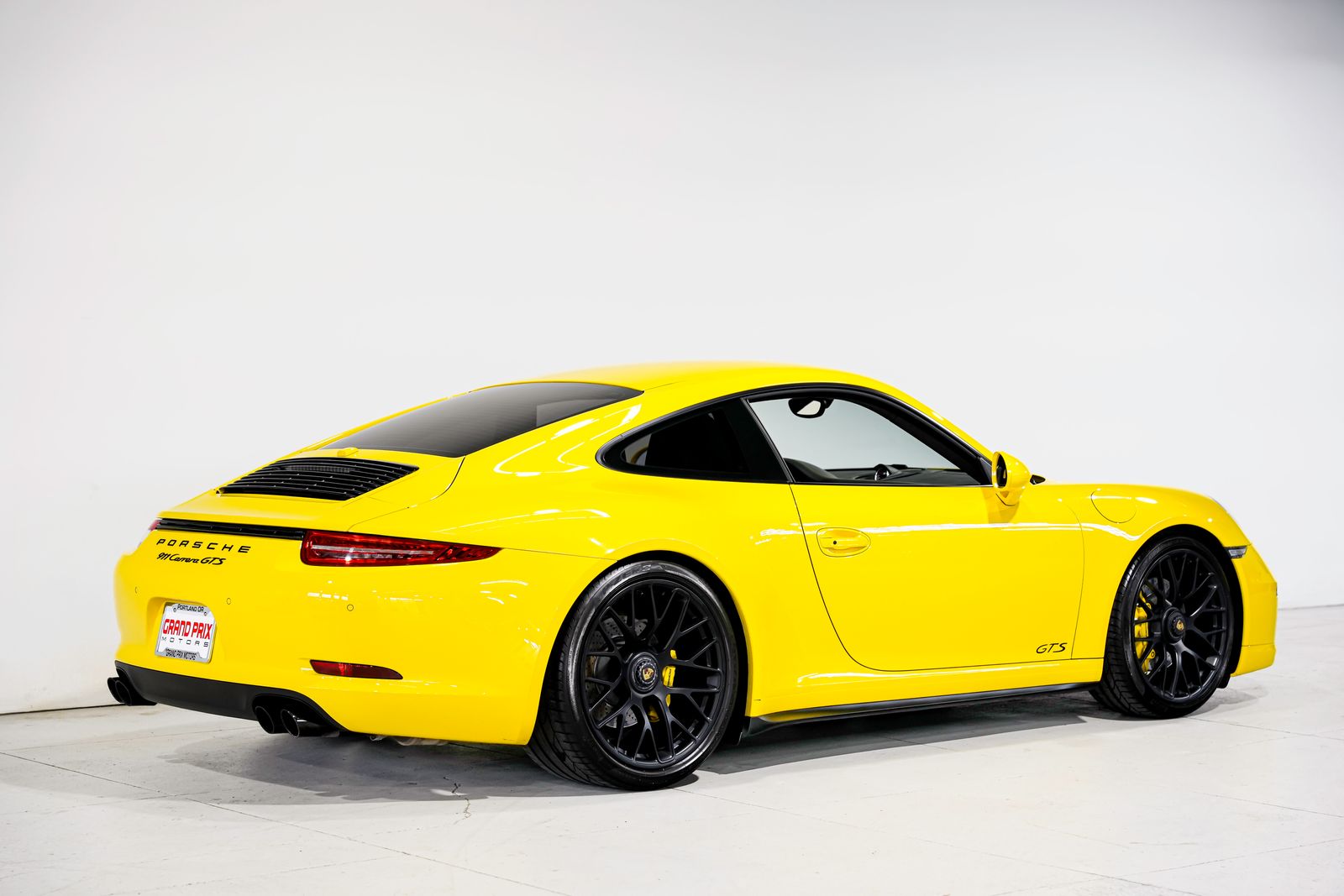 2015 Porsche 911 Carrera GTS — photo 2
