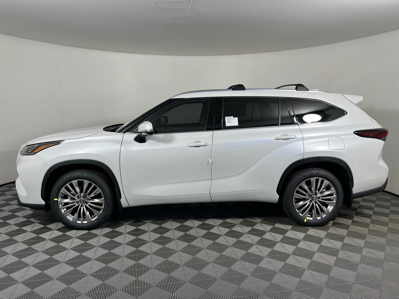 Thumbnail: 2025 Toyota Highlander - 8