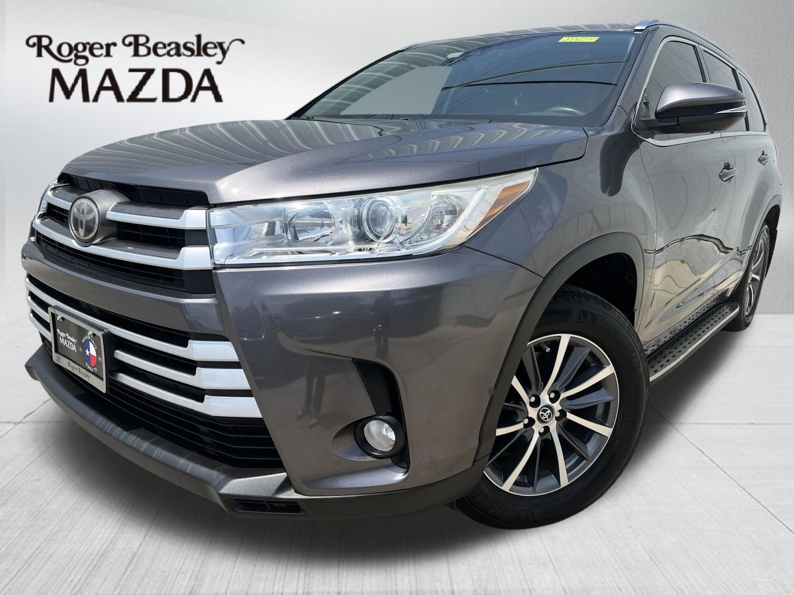 Used Car 2017 Toyota Highlander  Xle For Sale Under $30,000 In Austin, Texas