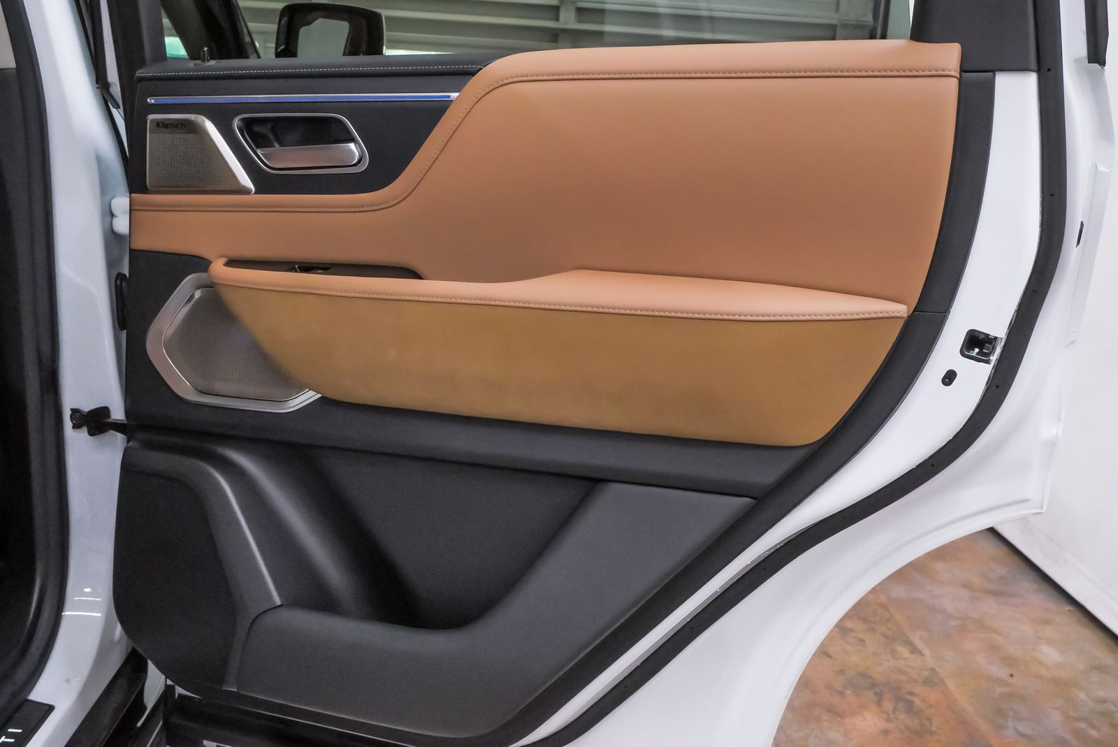 2025 INFINITI QX80 SENSORY White at River Oaks CDJR