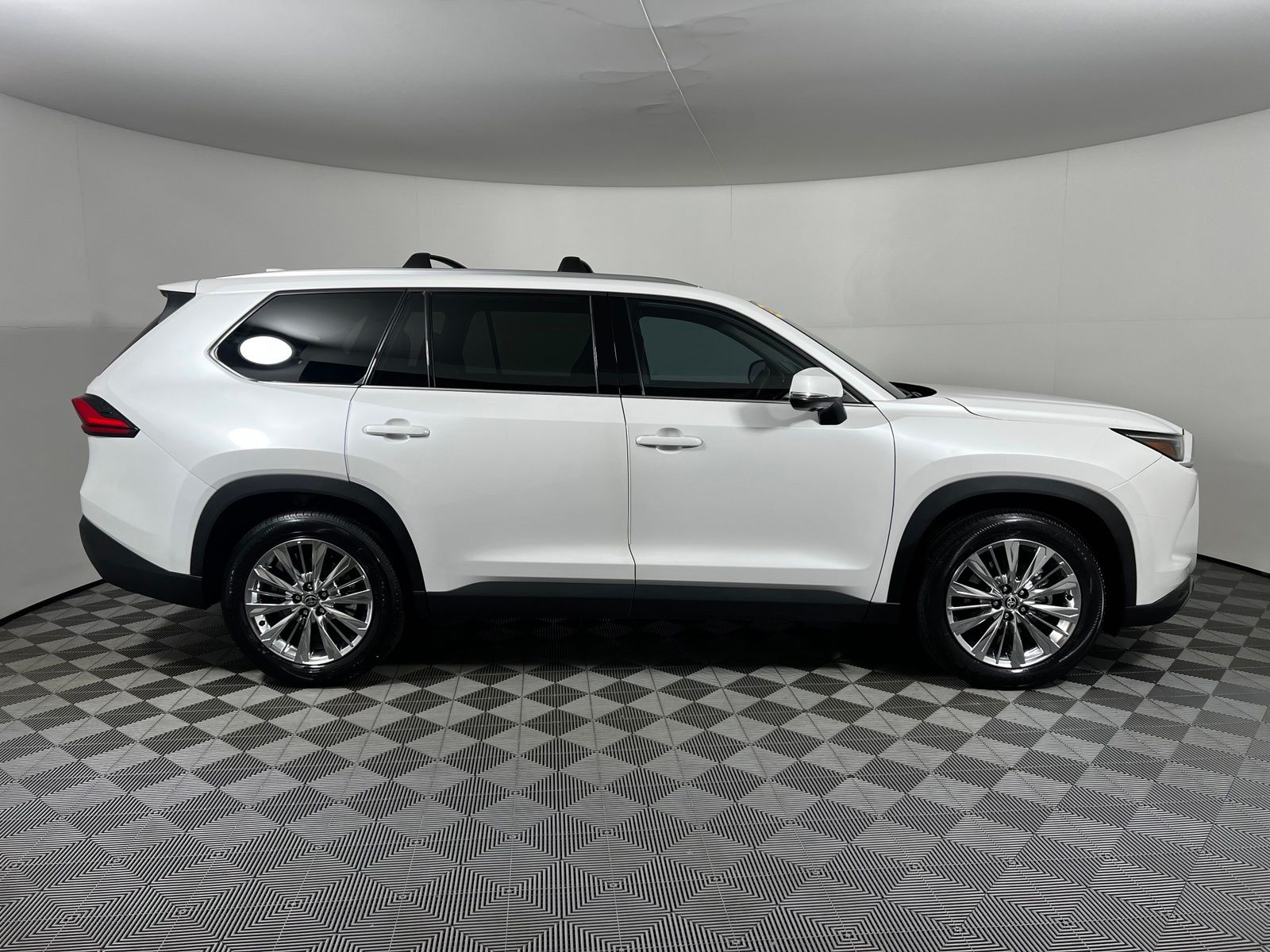 Thumbnail: 2024 Toyota Grand Highlander - 4