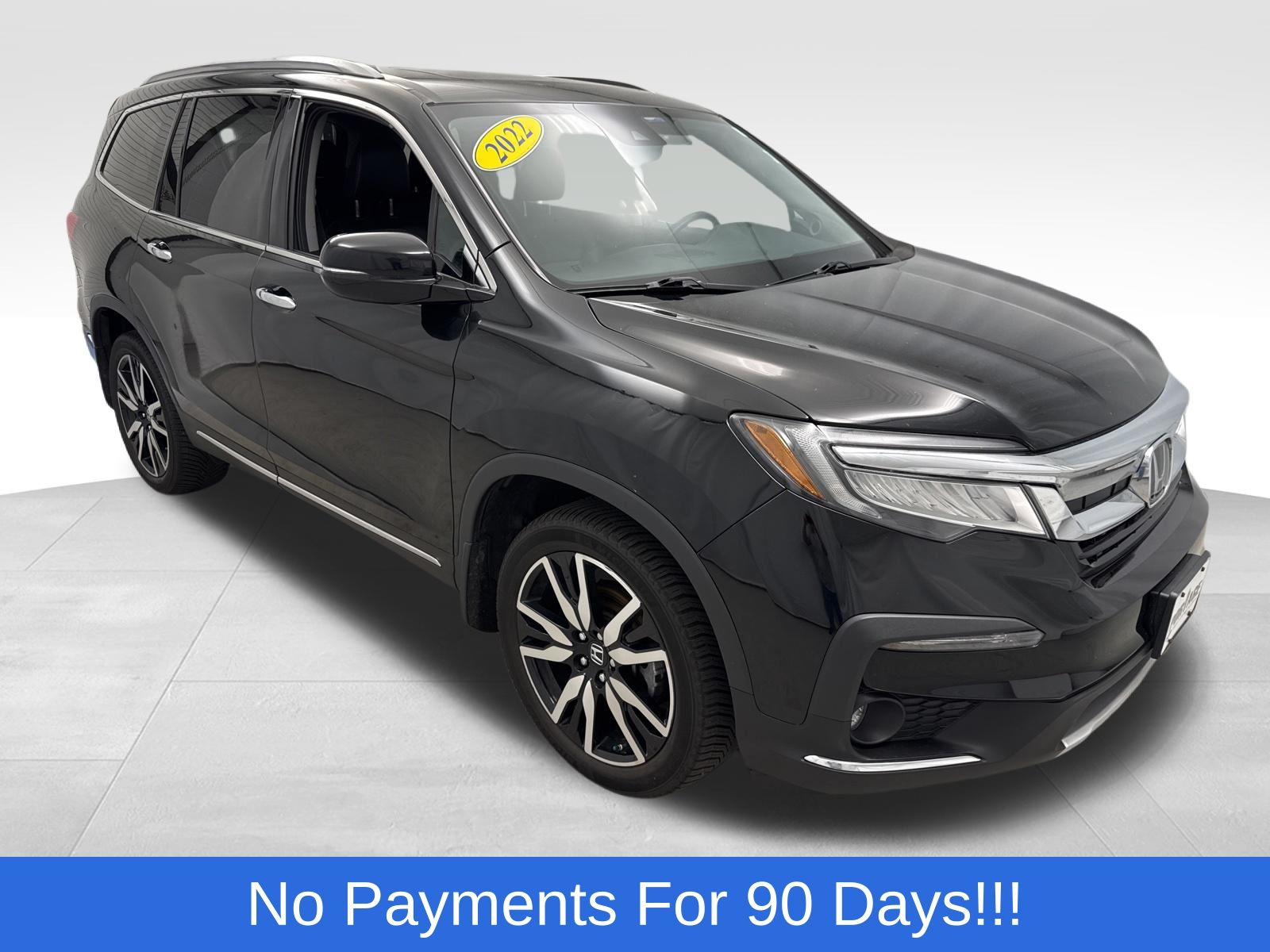 2022 Honda Pilot Touring AWD with Rear Captain's Chairs